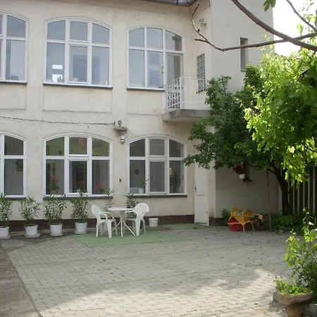 ゲストハウス Garden Szivarvany Utcai Vendeghaz セゲド