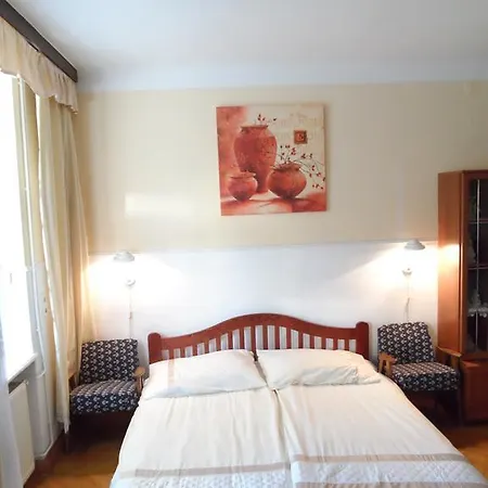 Garden Szivarvany Utcai Vendeghaz Guest house 3*