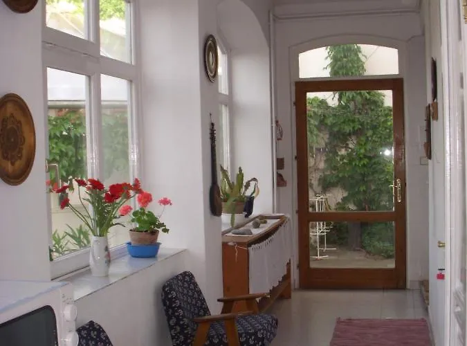 Garden Szivarvany Utcai Vendeghaz Pensionat 3*