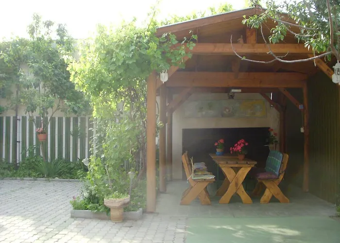 Garden Szivarvany Utcai Vendeghaz 3* Szeged