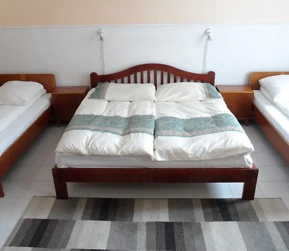 Garden Szivarvany Utcai Vendeghaz Pensionat Szeged